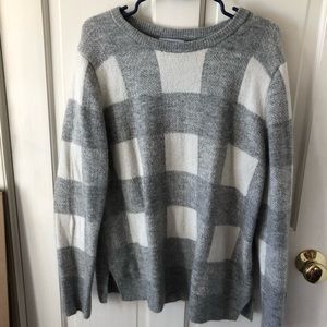 ✨MOVING SALE✨ Light grey plaid sweater